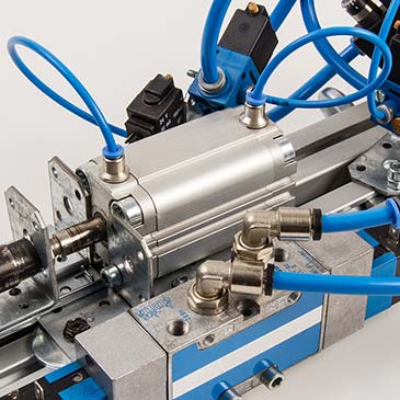 Beispielhafte Pneumatikanwendung, für die Schlauchtechnik angeboten wird